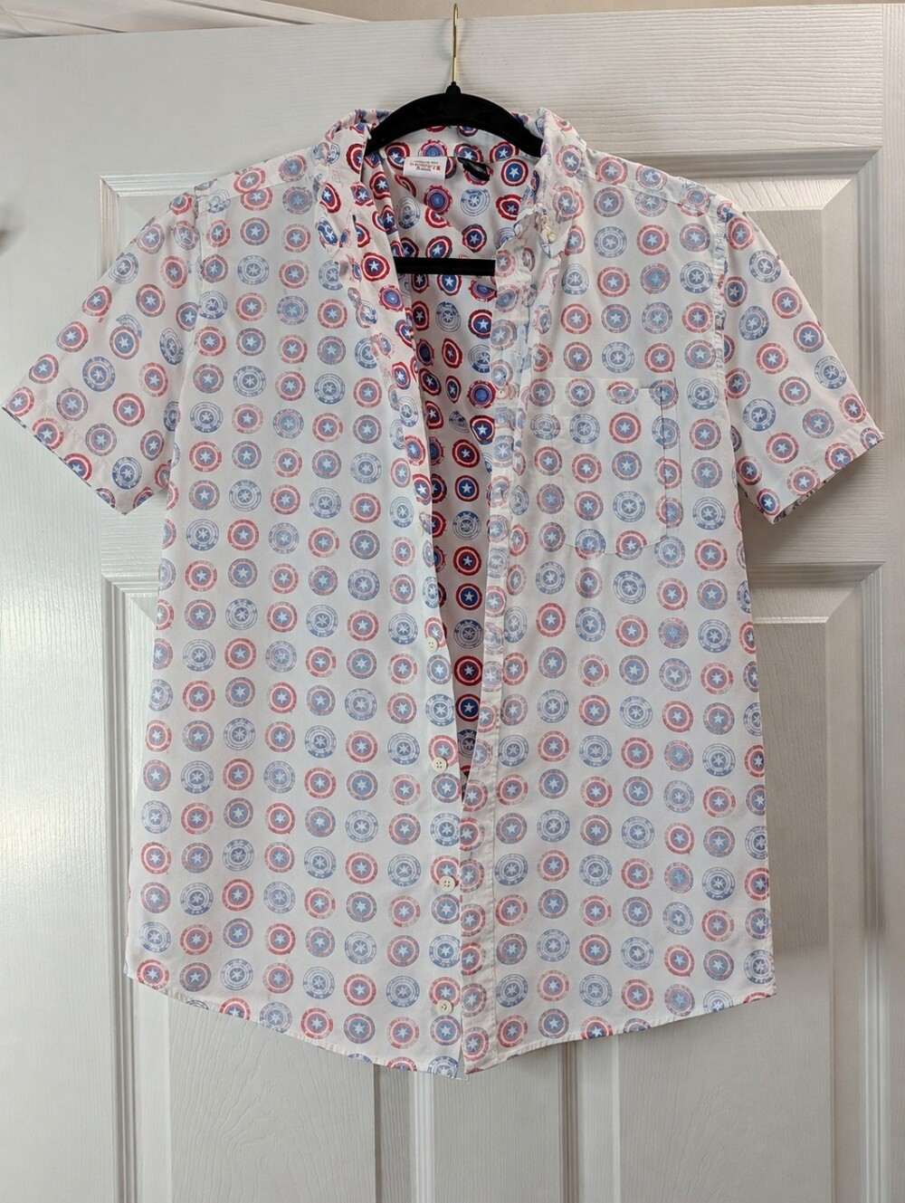 Marvel Captain America Men's Medium Button Up Shirt Shield Logo Comic Superhero